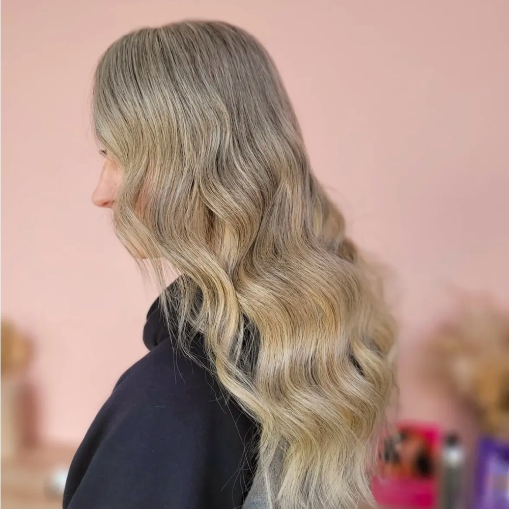 Elegant Ash Blonde Wavy Hair Extensions